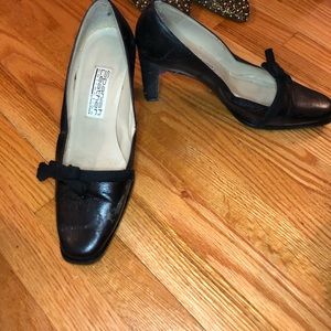 All leather chic black pumps